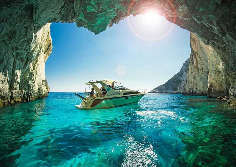 Пещеры в Греции - красивый морской пейзаж
