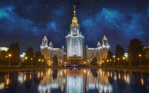 Здание МГУ в Москве фото